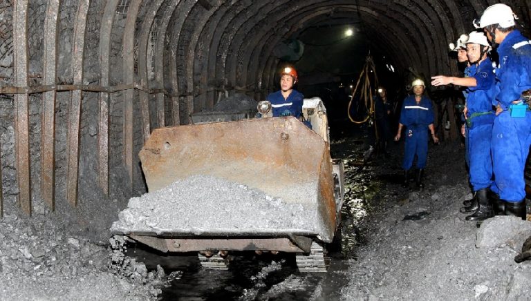 Máy bộ đàm liên lạc trong hầm mỏ