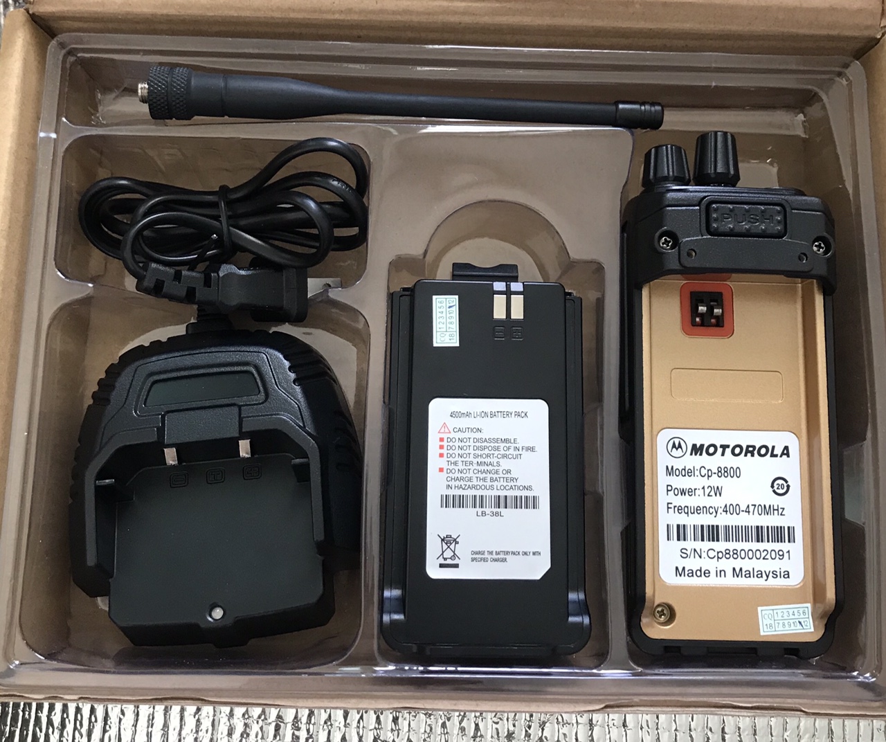Bộ đàm cầm tay Motorola CP 8800 với nhiều tính năng thông minh, độ bền cao, âm thanh to rõ ràng nhưng hình thức thì vô cùng nhỏ gọn và tiện lợi