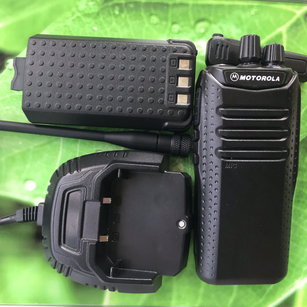 Máy bộ đàm Motorola CP8800 là sự lựa chọn hoàn hảo về tính năng và chi phí sử dụng trong nhà máy, nhà xưởng