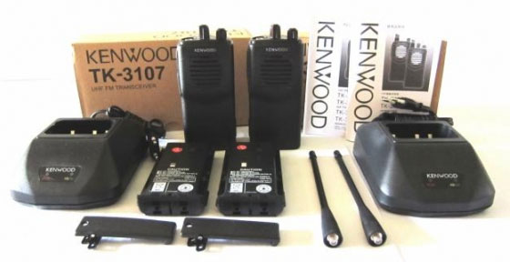 Máy bộ đàm Kenwood kèm phụ kiện