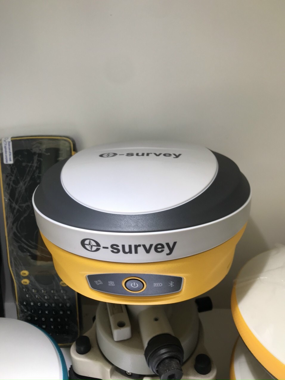 Chức Năng Và Sơ Lược Máy Định Vị GPS RTK Vệ Tinh 2 Tần Số