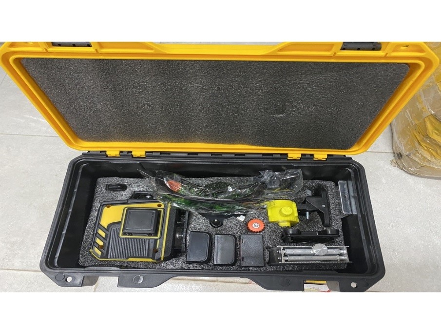 Giá bán máy laser 12 tia Akuza