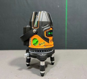 Máy cân bằng Laser 5 tia xanh hay đỏ- Loại nào phù hợp hơn