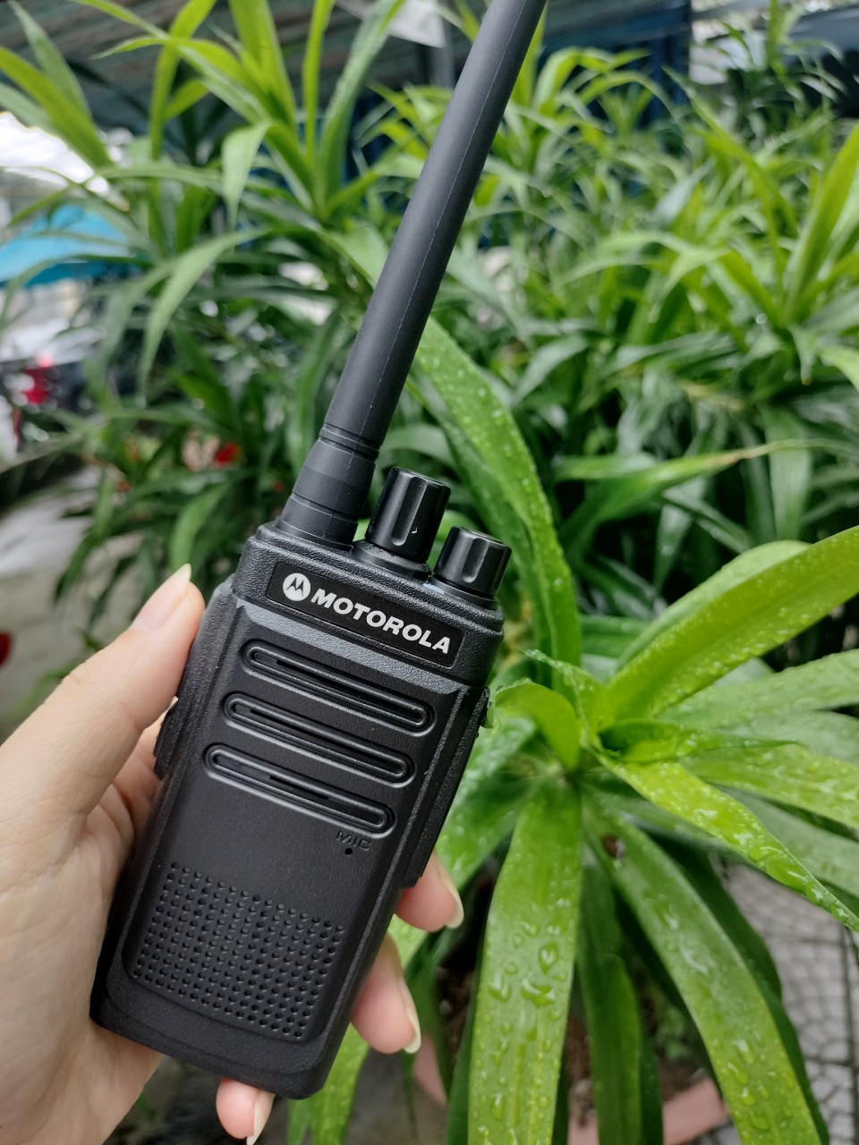 Mua máy bộ đàm cần quan tâm tới những yếu tố nào?