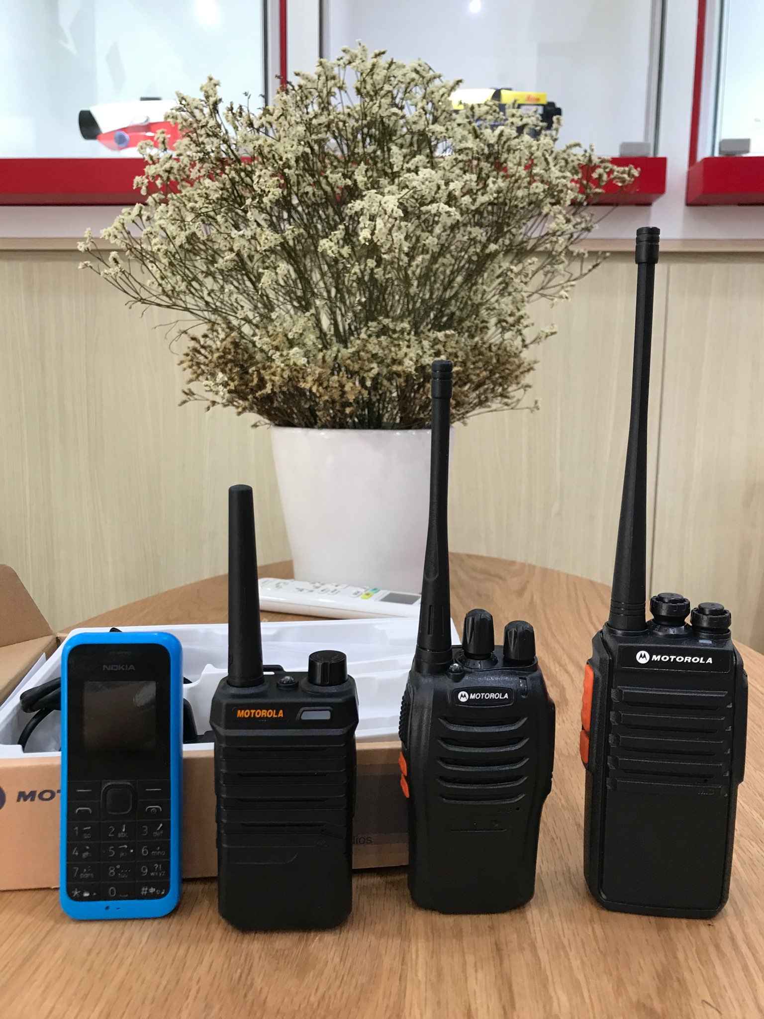 Địa Long Là Xưởng Bỏ Lẻ, Sỉ Máy Bộ Đàm Các Loại